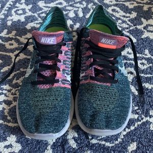 Nike free runs 9.5 woman’s